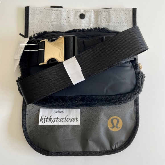 🆕 *GOLD HARDWARE* NWT 2022 lululemon everywhere belt bag fleece EBB 1L bundle - Picture 14 of 15